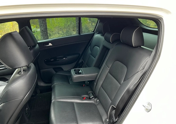 Kia Sportage cena 82000 przebieg: 157800, rok produkcji 2016 z Sulejówek małe 254